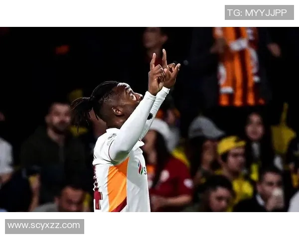 国外足球明星街头挑战真实球技引发热议粉丝反应精彩纷呈